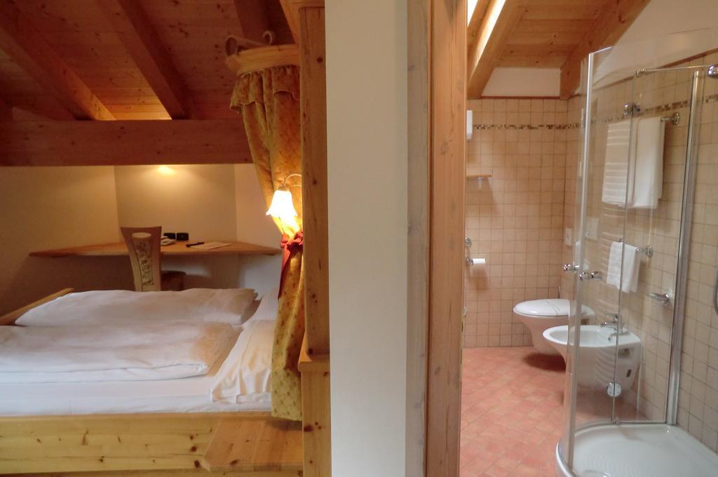 Albergo Garnì Costa Verde Bocenago Habitación foto